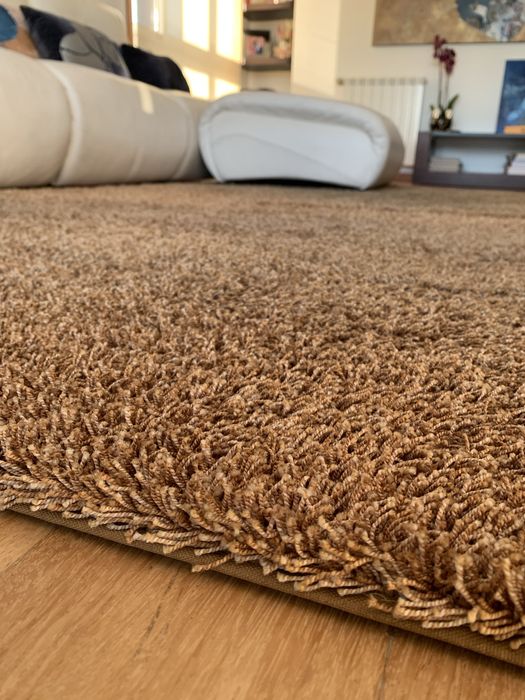 Carpete 1,7m x 3m tons castanhos, em excelente estado.