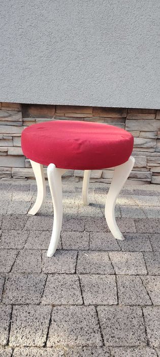 Taboret w stylu ludwikowskim