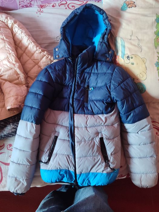 Продам курточку детская .