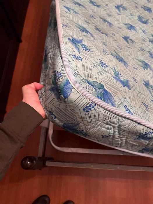 Cama de Solteiro (Sem Colchao) + Mesa Cabeceira