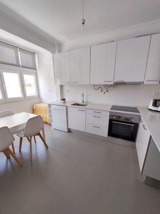 Apartamento T2 totalmente remodelado no centro de Corroios
