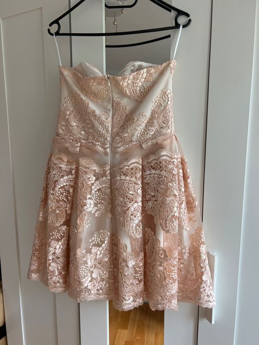 Elegancka koronkowa sukienka An Mar
