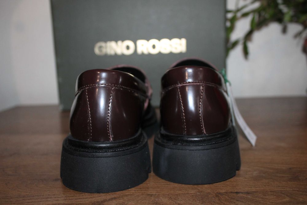 Шкіряні лофери Gino Rossi, 39 розмір