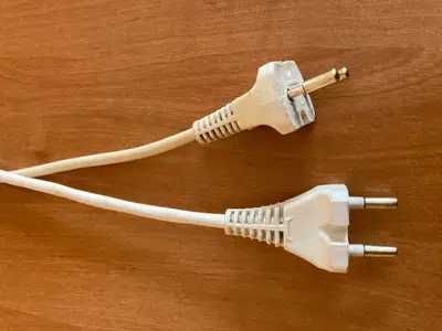 Kabel 2 żyłowy z wtyczką 10-16A 250V do sprzętu AGD