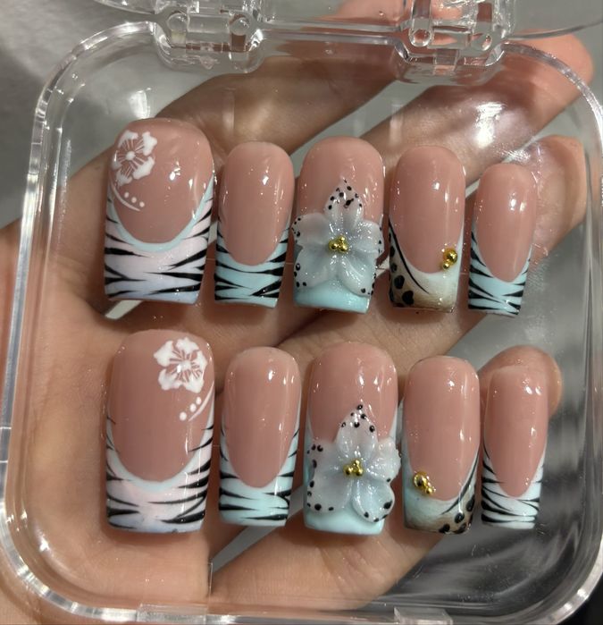 Press on nails tipsy