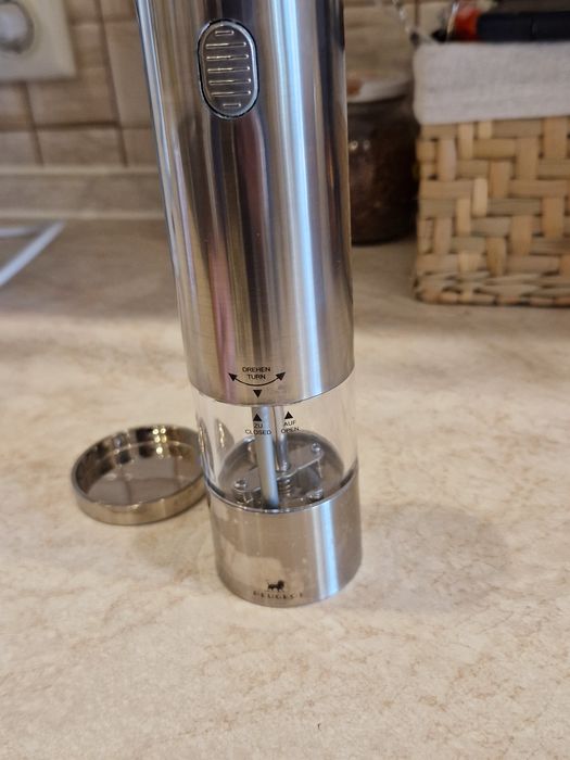 Мельница электрическая для перца Peugeot 20см