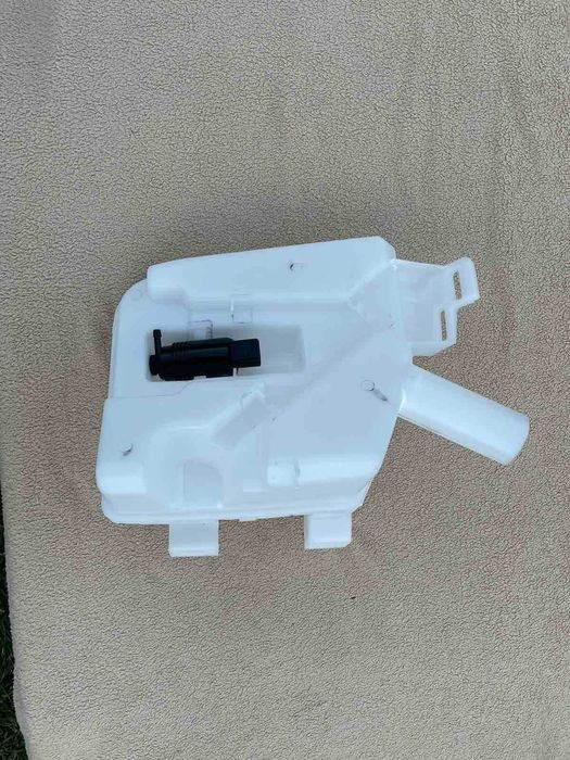 Бачок омывателя с моторчиком Chevrolet Cruze J400 2016 +