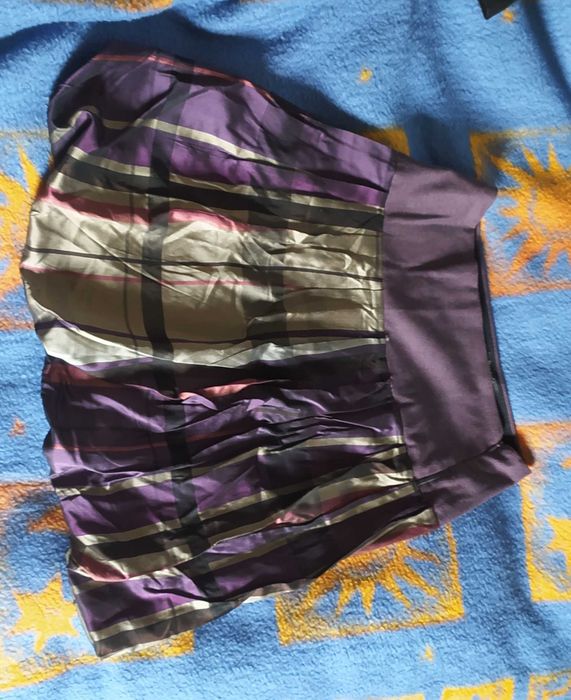 Spódnica w kratę typu bombka