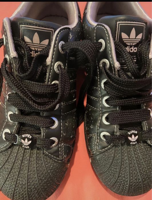 Tenis adidas pretos em muito bom estado