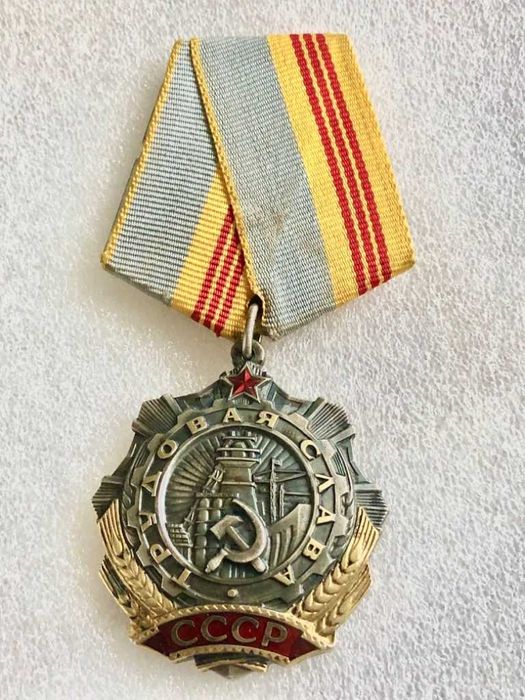 Order Chwały Pracy srebra 36,03 g. Srebrny. Oryginalny