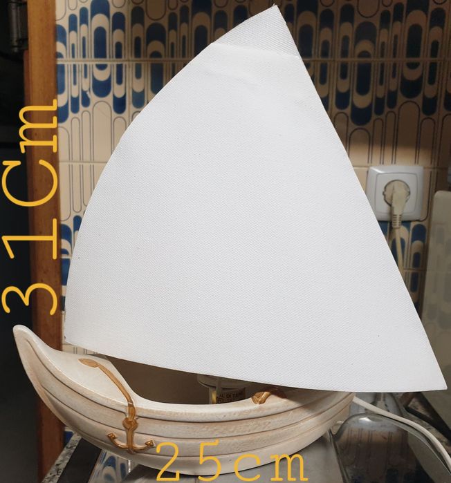 Candeeiro em formato de barco