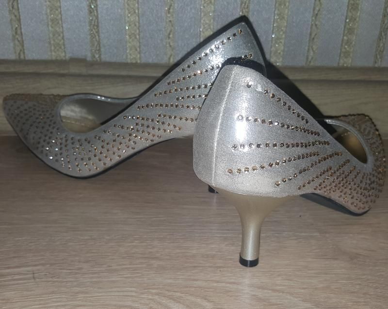 Новые,брендовые,шикарные туфли-лодочки zanotti