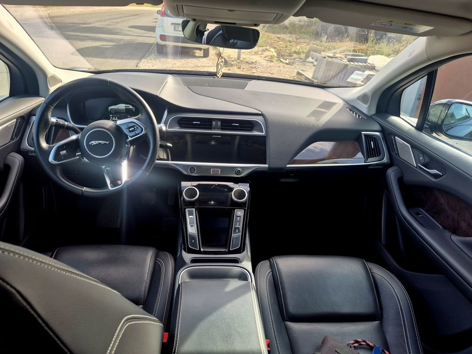 Jaguar I-PACE SE EV400 AWD | 400 cv | 70.000 km | Teto Panorâmico | Meridian