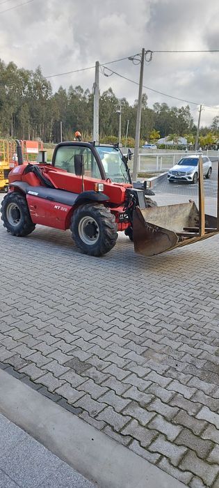 Empilhador Multifunções Manitou