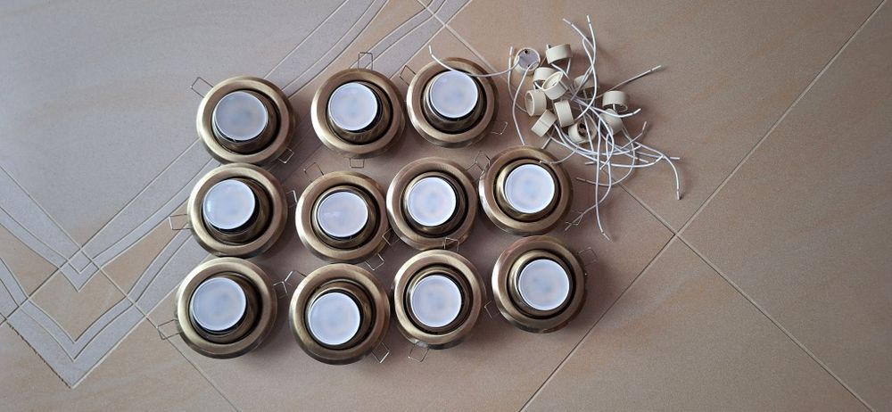 Oprawki Kanlux plus żarówki Led  GU 10