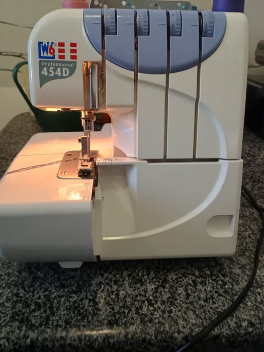 оверлок 4-х нитковий,3-нитковий