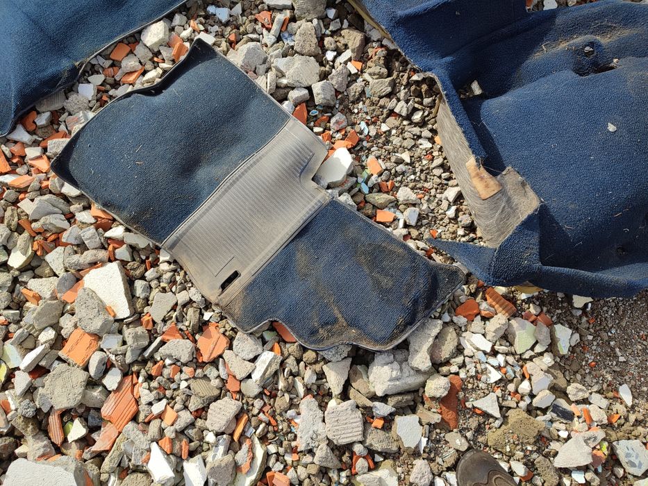 Parachoques traseiro e alcatifas 190