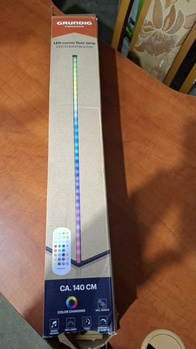 Lampa podłogowa narożna z czujnikiem muzyki RGB LED 6W 140cm + pilot