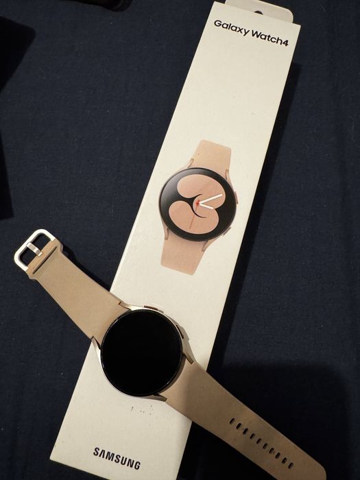 Samsung Galaxy S21 5G + Samsung Galaxy Watch 4 smartwatch