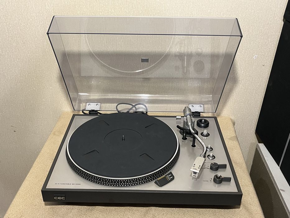 Аудиофильский японский проигрыватель винила C.E.C. BD-5200 (8кг)