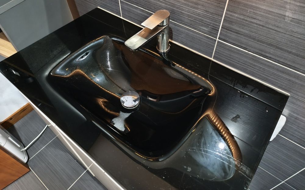 Móvel de WC + lavatório + espelho