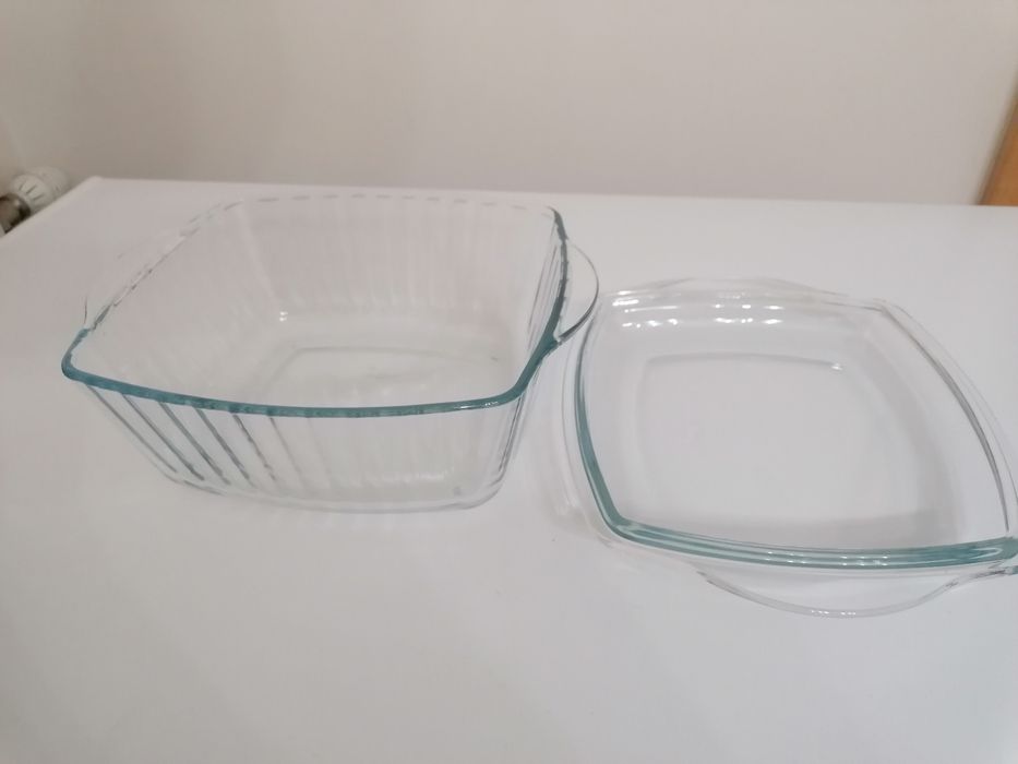 Saladeira  quadrada com tampa em  vidro