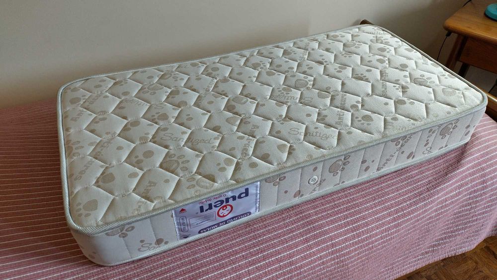 Colchão para bebé, de molas em excelente estado
