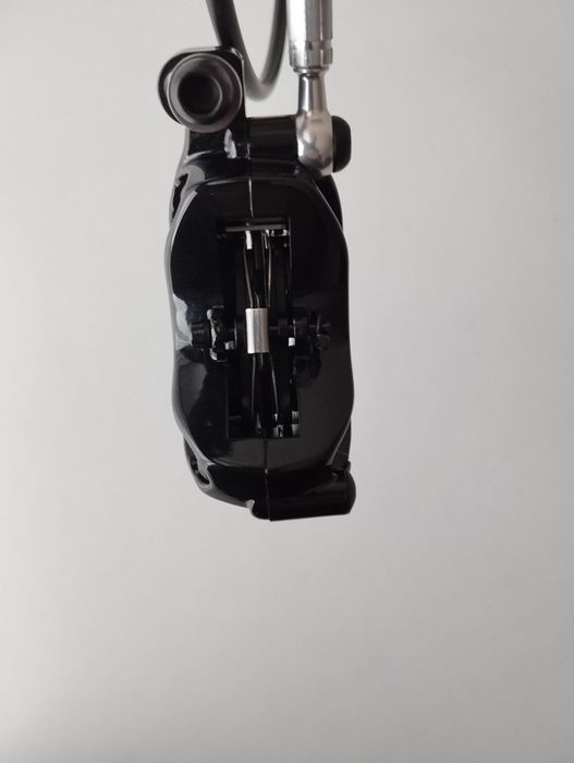 Przedni hamulec hydrauliczny SRAM Guide T 4 tłoczki z adapterem