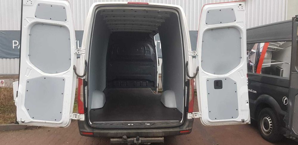 Mercedes Sprinter L3H2  Zabudowa paki busa z lekkiego tworzywa PCV