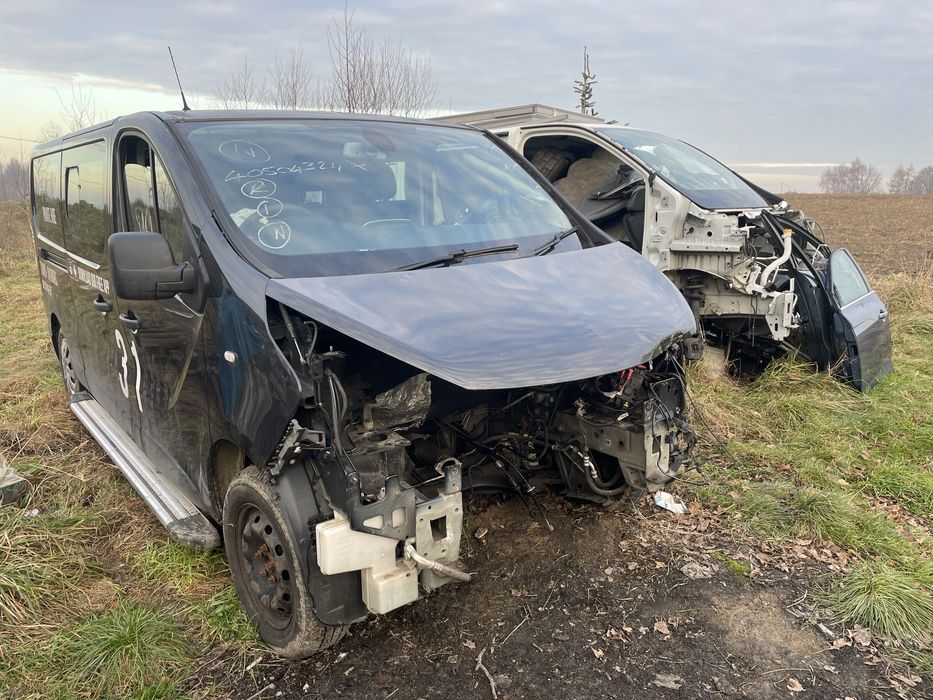 Opel Vivaro , Trafic 3 części