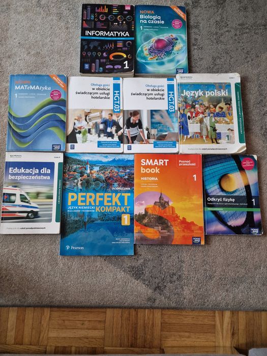 Sprzedam ksiażki do pierwszej klasy szkoły średniej
