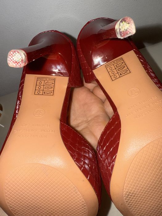 Продам жіночі лабутени