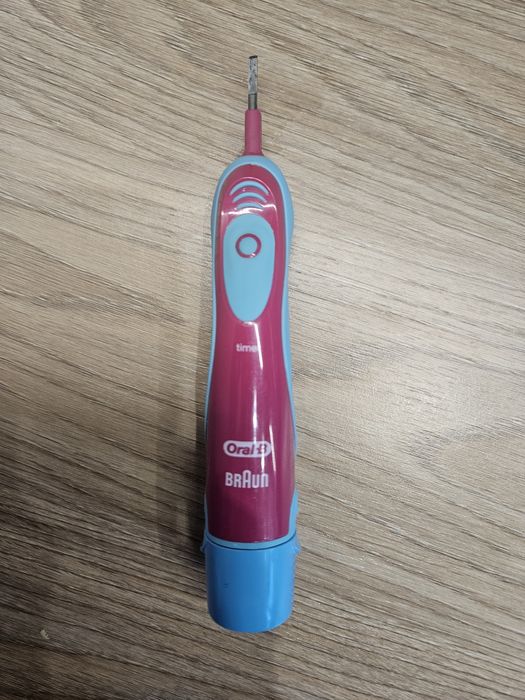 Szczoteczka elektryczna dla dzieci BRAUN ORAL-B