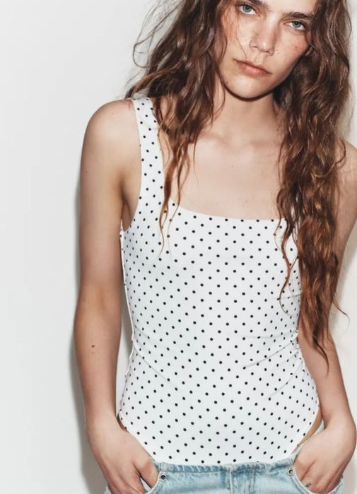 Боді від Zara з дуже жіночою спинкою.