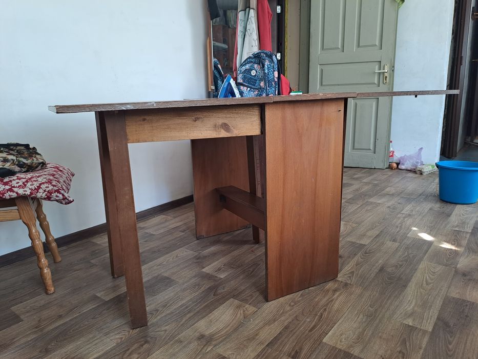 Продаю стіл-книжку вживаний