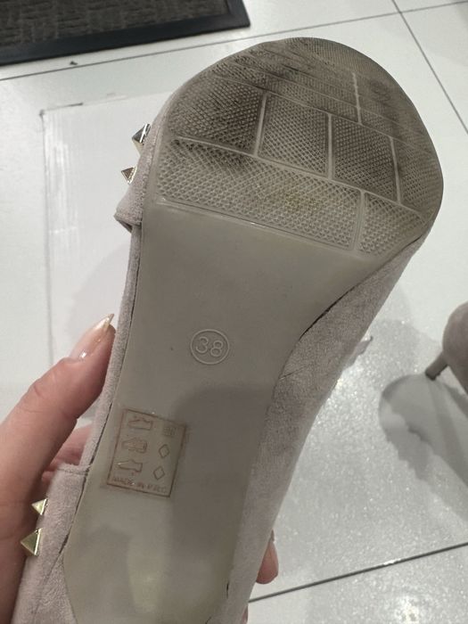 Buty damskie na szpilce 38