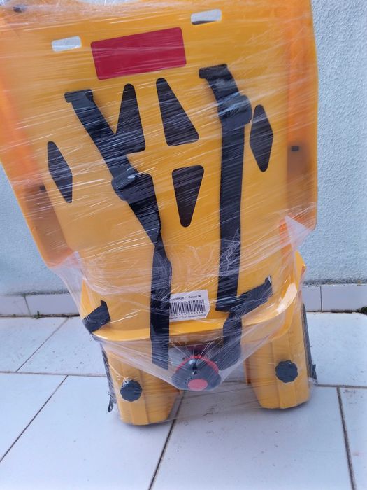 Cadeira bébe p/bicicleta completamente nova.
