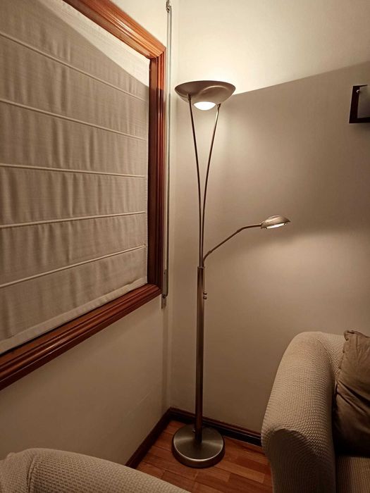 Candeeiro de pé em inox