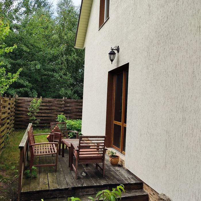 Продається будинок 142м2, 4 кімнати, 6 соток землі, 2 санвузла.