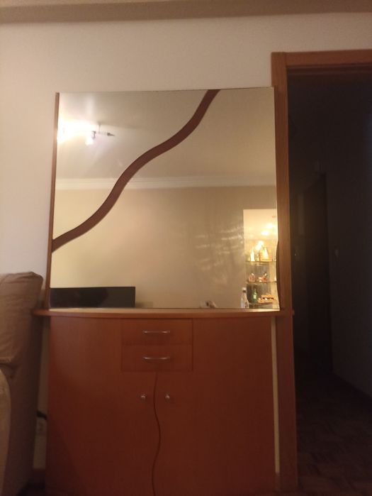 Vendo móvel com espelho