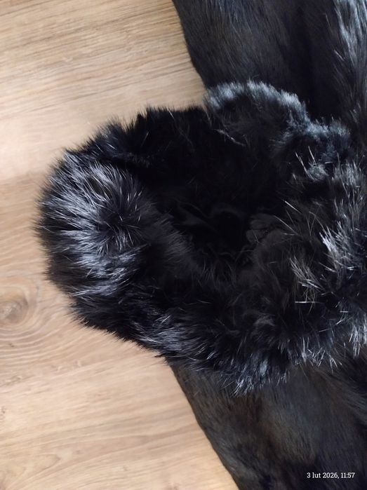 Futro naturalne czarne.