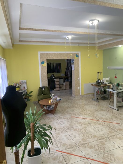 Продається комерційне приміщення з ремонтом