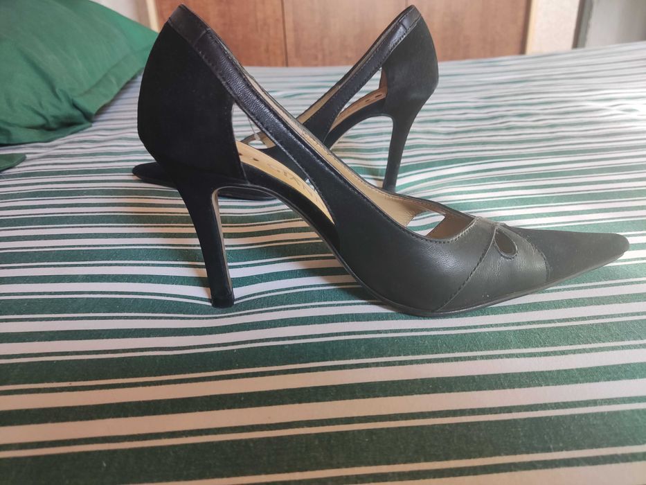 Sapatos Salto Alto em Pele e Camurça Pretos - Tamanho 37