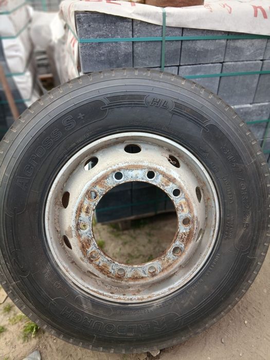 Nowe opony wraz z felgami 315 70 22.5