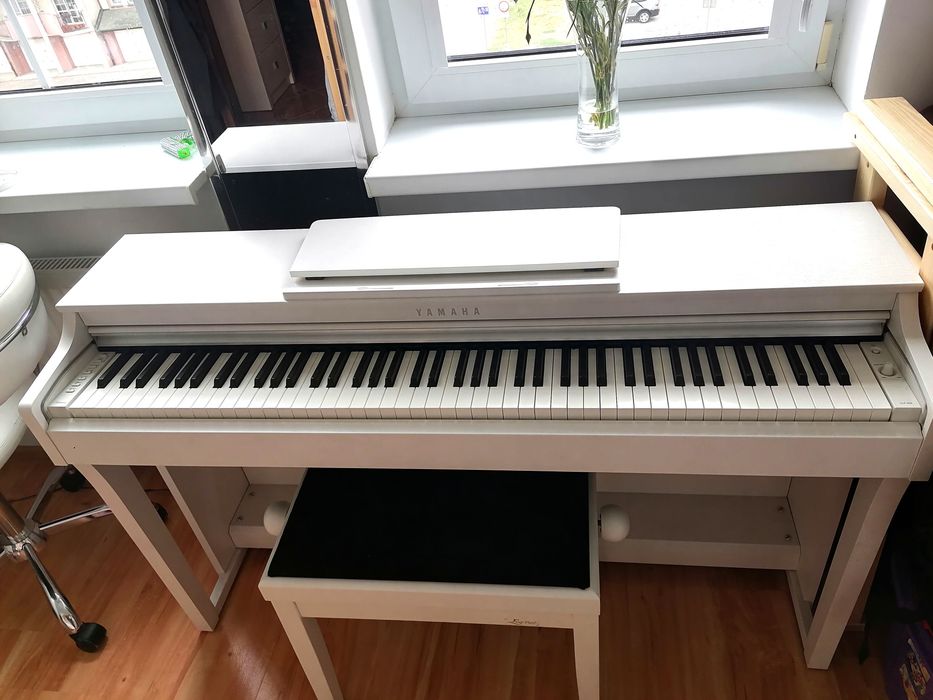 pianino białe Yamaha clavinova clp-625