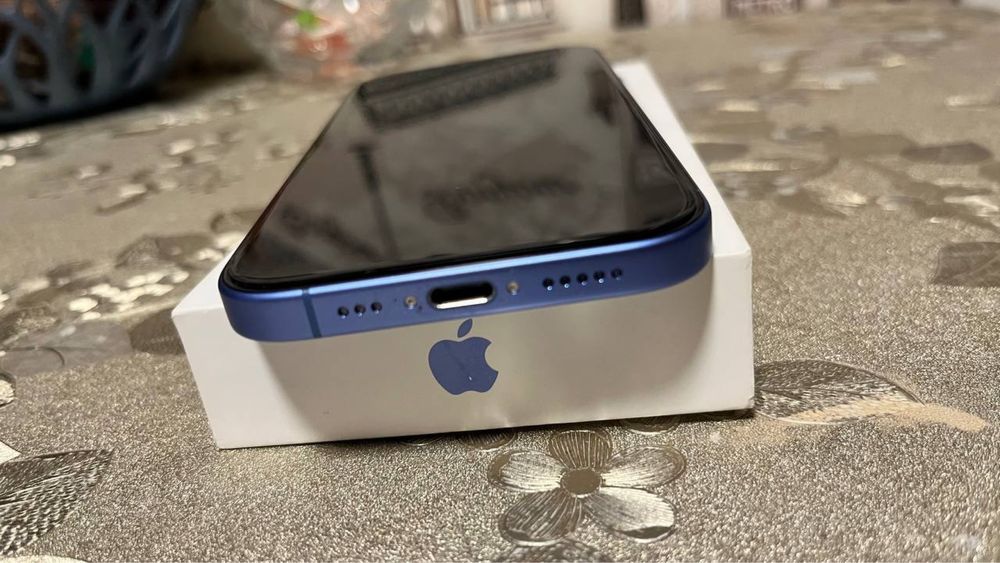 Продам Iphone 16 128