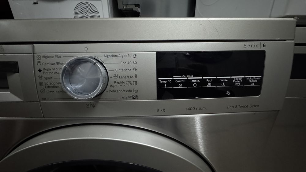 Máquina de Lavar Roupa Bosch Serie 6 WUU28T6KES Motor EcoSilence, Carga Frontal de 9 Kg e 1400 rpm - Silver Inox