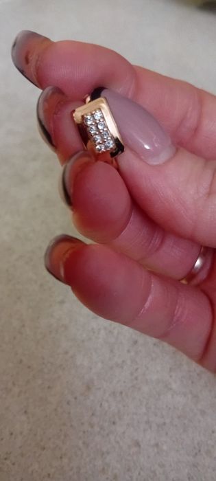 Продам одну сережку