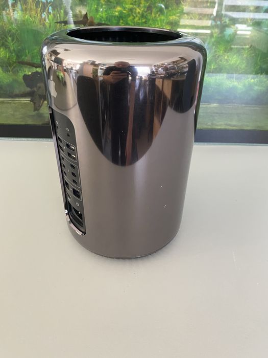 Apple mac pro 6.1 A1481  2xD500 32 GB ram 3,7 ghz