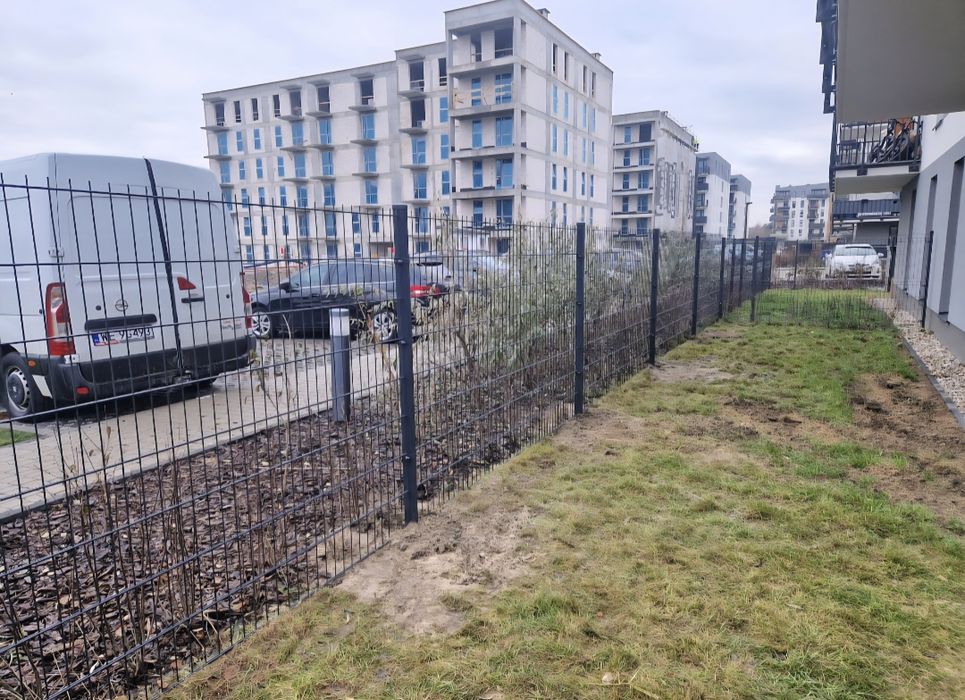 Montaż ogrodzeń wraz z materiałem,  panelowe, palisadowe, sztachety